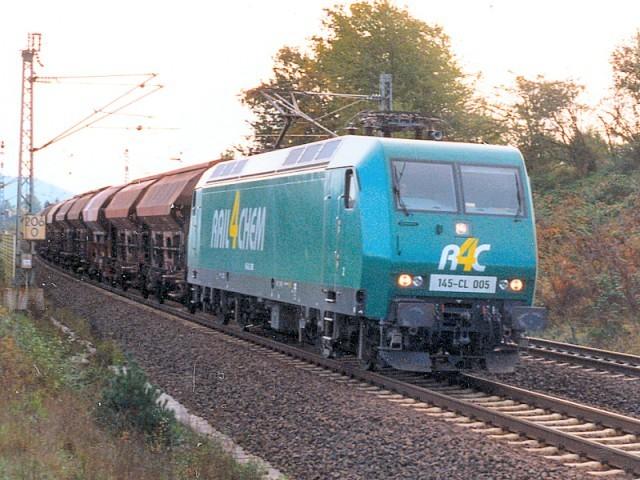 145 CL005 der Rail4Chem fhrt mit einem Kaligterzug aus Ronshausen in Richtung Bebra aus.