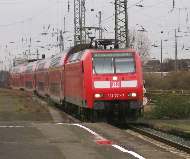 146 001-3 als RE 2  Rhein-Haard-Express  bei der Einfahrt von Krefeld Hbf. 20.01.2007