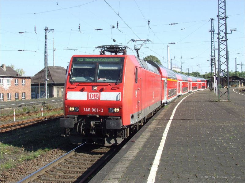 146 001-3 mit dem RE2 nach Mnchengladbach beim Halt in Wanne-Eickel Hbf. 24.9.07