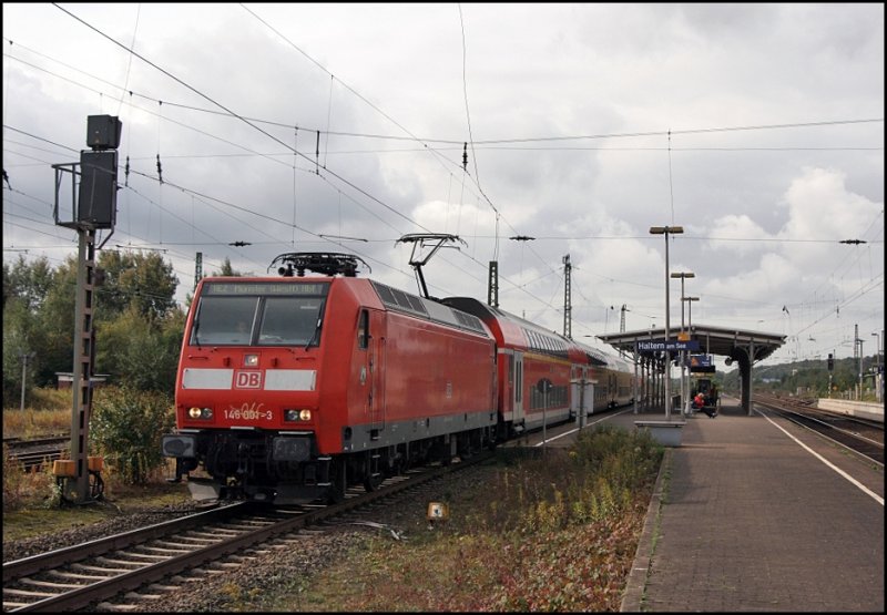 146 001 (9180 6 146 001-3 D-DB) verlsst mit einem RE2 (RE 10213)  Rhein-HAARD-Express  den Bahnhof Haltern am See. (04.10.2008)