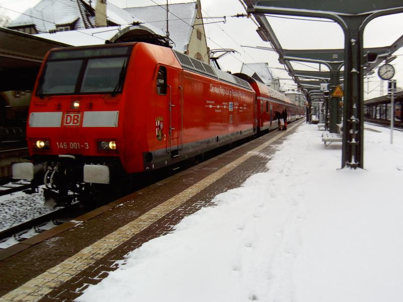 146 001 bei Schnee in Worms.