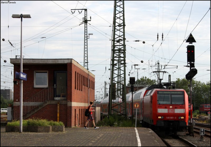 146 001 mit dem RE10225 aus Mnchengladbach bei der Einfahrt in Mnster 1.8.2009