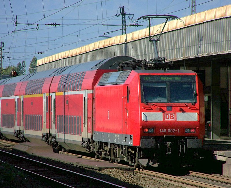 146 002-1 schiebt ihren NRW-Express aus Essen herraus in Richtung Duisburg, Dsseldorf u. Kln Hbf. 24.09.07