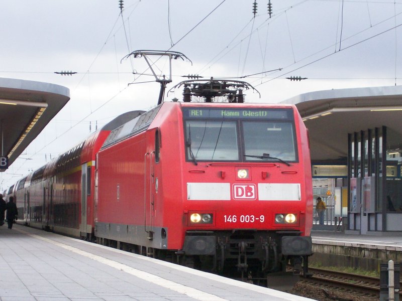 146 003-9 als RE 1  NRW-Express  auf dem Weg von Aachen Hbf in Bochum Hbf.