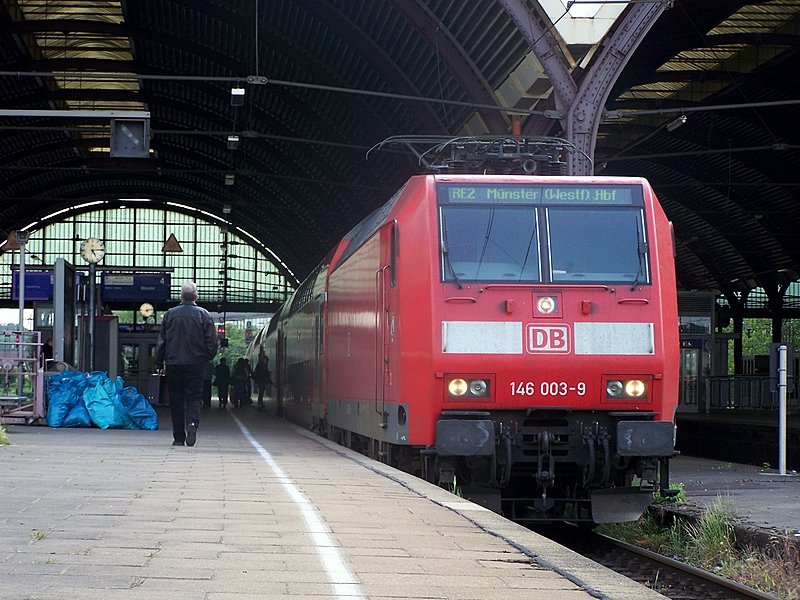 146 003-9 steht mit RE10227(RE2) nach Mnster(Westf) abfahrtbereit in Mnchengladbach Hbf am 19.05.08