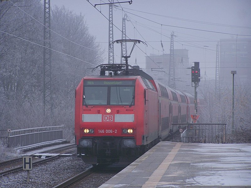 146 006-2 fhrt bei -2 Grad und schnee in Bochum Hbf ein. Winter 2007/08