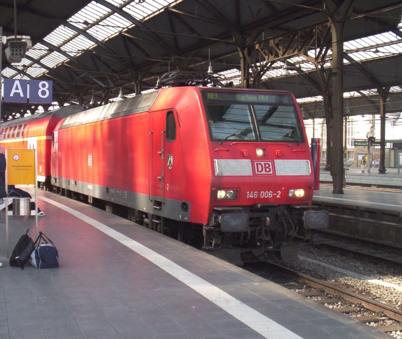 146 006 steht Abfahrbereit im Aachener Hbf als RE1 nach Hamm. 09.04.2007