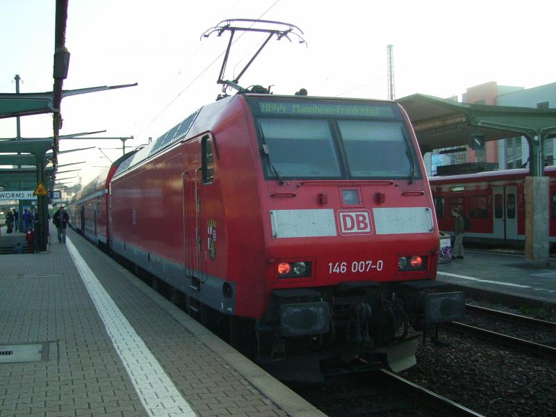 146 007 am 14.10.05 mit RB in Worms.