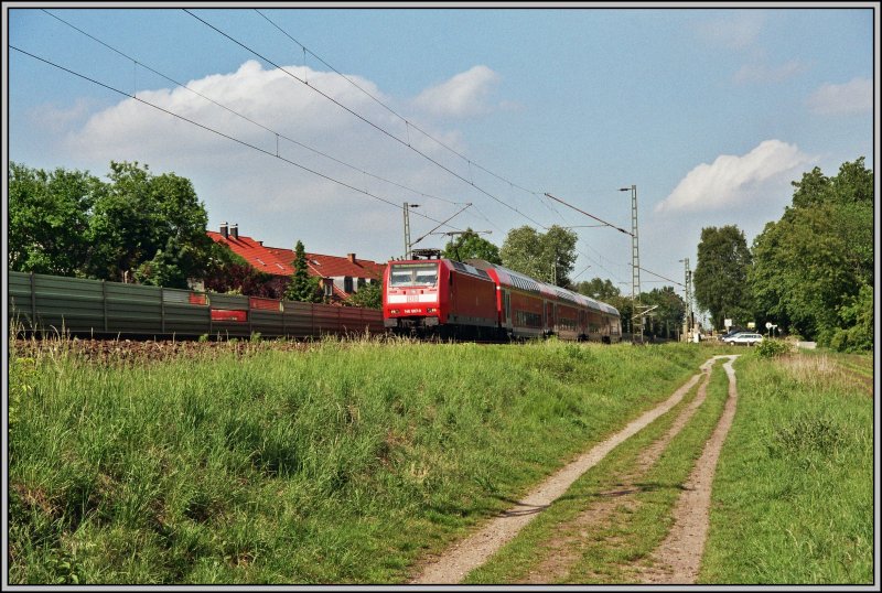 146 007 bringt am 18.05.07 bei Haltern am See, denn RE2  Rhein-Haard-EXPRESS  von M�nster (Westf) nach M�nchengladbach.