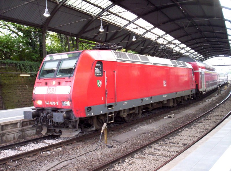 146 008-8 am der Spitze des RE 1 nach Hamm(westf) in Aachen Hbf. 23.08.2006