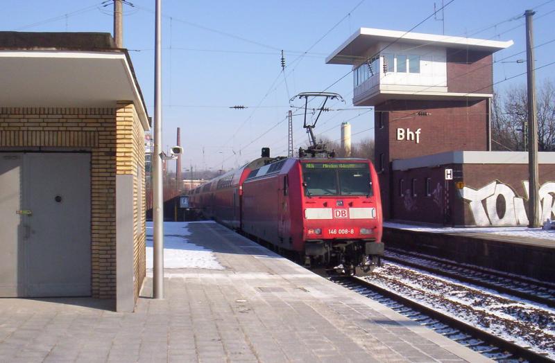 146 008-8 schiebt der RE 6  Westfalen-Express  in Richtung Minden(Westf) aus dem Bochumer Hbf am 29.01.2006