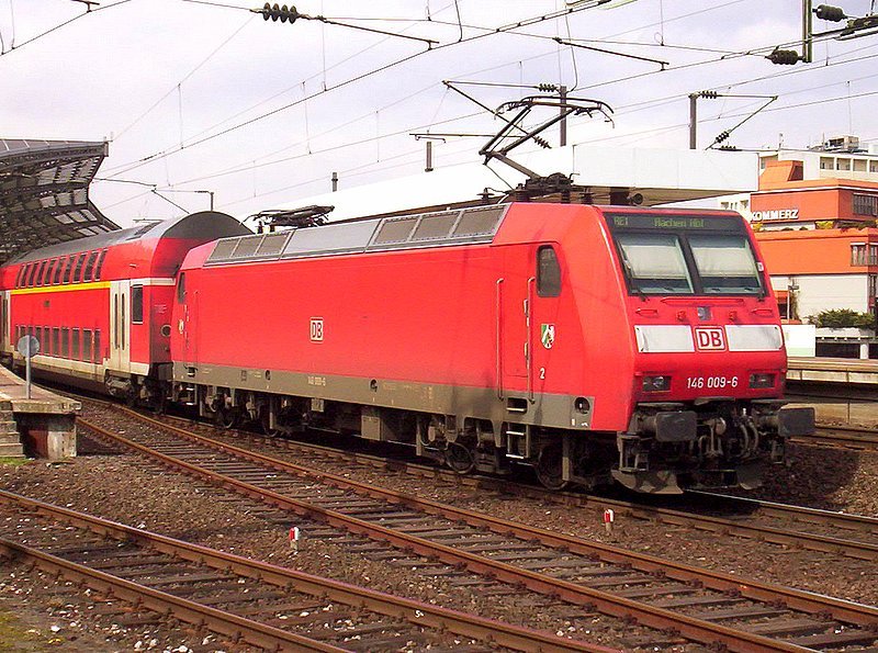 146 009-6 bei der Einfahrt von Kln Hbf im Herbst 2006. Linie RE1 nach Aachen Hbf.
