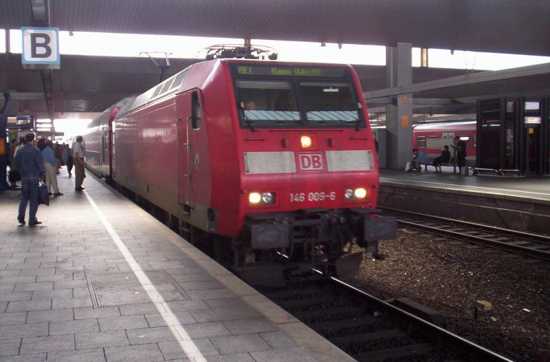 146 009-6 kam am 22.05.2005 als RE1 aus Aachen nach Hamm(Westf) in Dsseldorf Hbf an.