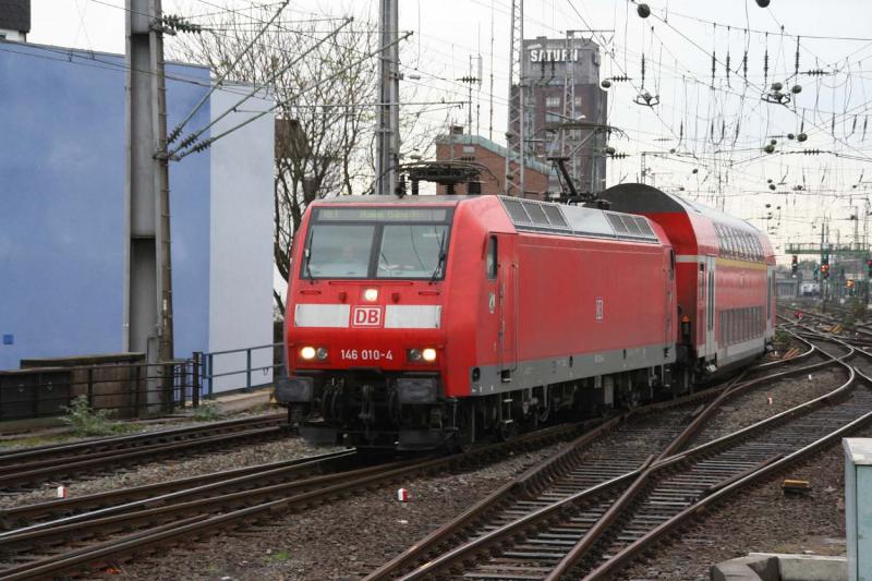 146 010-4 am 4-11-2005 in Kln Hbf