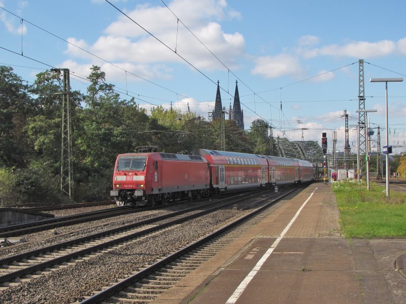 146 010 mit RE 10121 nach Hamm am 14.10.09 in Kln Deutz