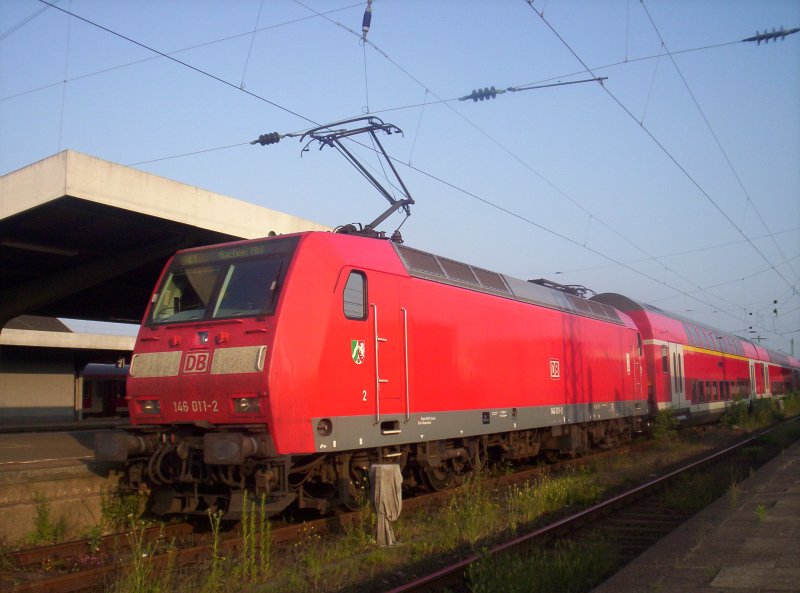 146 011-2 empf�ngt die letzten sch�nen Sonnenstrahlen am ende ihres einsatztages auf ihrer letzten Tour als RE 1 nach Aachen, in Hamm(Westf). 29.06.2006