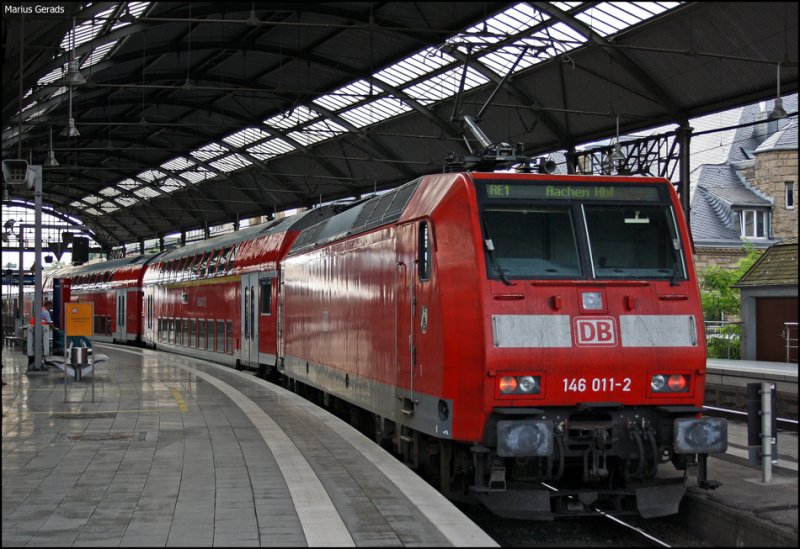 146 011 mit dem RE10126 aus Hamm bei der Ankunft in Aachen Hbf 11.8.2009