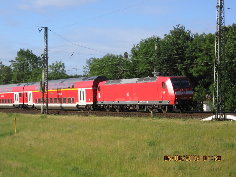 146 012 vor RE5 nach Emmerich bei der Einfahrt nach Wesel am 05.06.2009