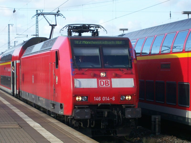 146 014-6 am 14.01.2007 als  Rhein-Haard-Express  nach M´gladbach Hbf in Viersen.