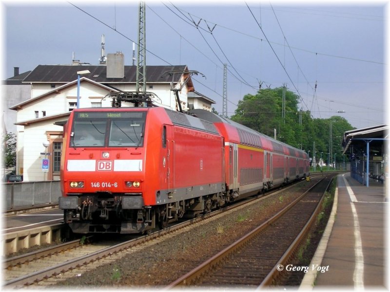 146 014-6 legt mit ihrem RE 11128 (Koblenz Hbf - Wesel) einen kurzen Zwischenstopp in Remagen ein. 03.06.07