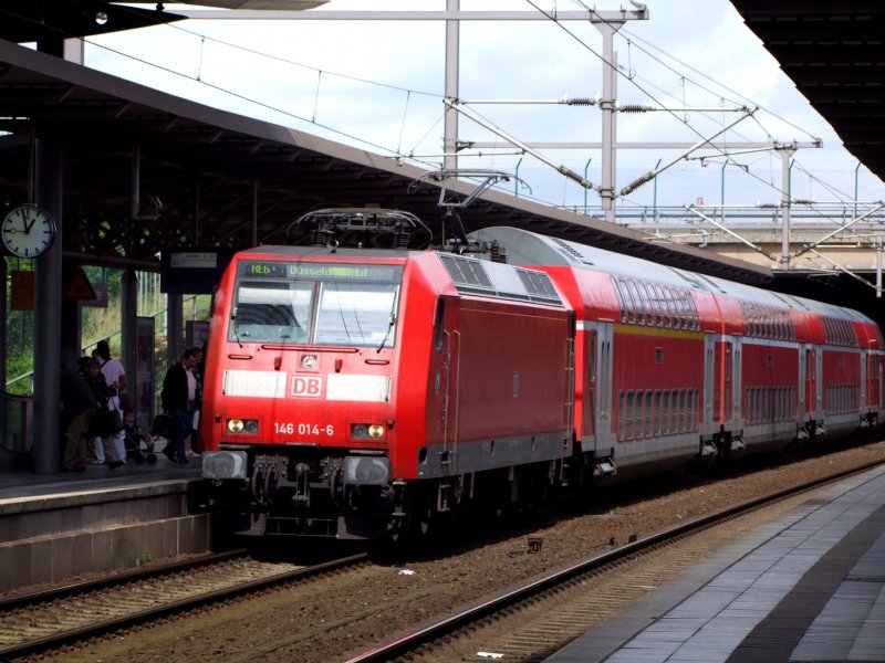146 014-6 ist im RE6-Einsatz, und erreicht soeben Dsseldorf-Flughafen;080904