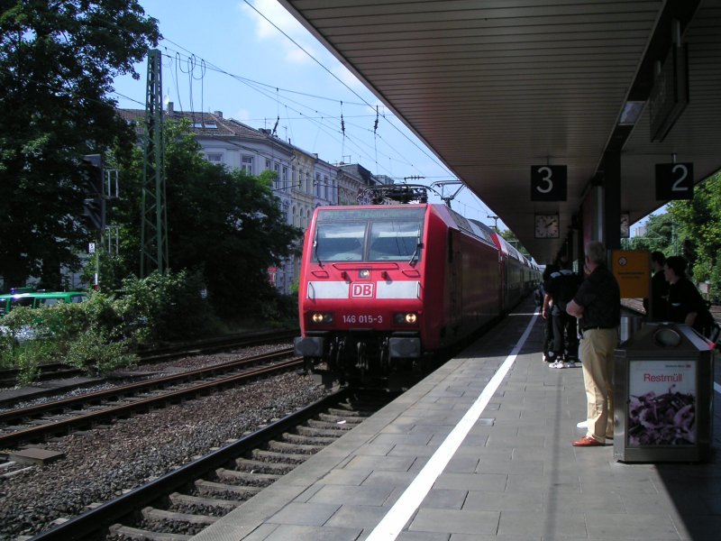146-015-3 trifft mit RE 5 nach Koblenz in Bonn Hbf auf Gleis 3 ein (18.08.05)