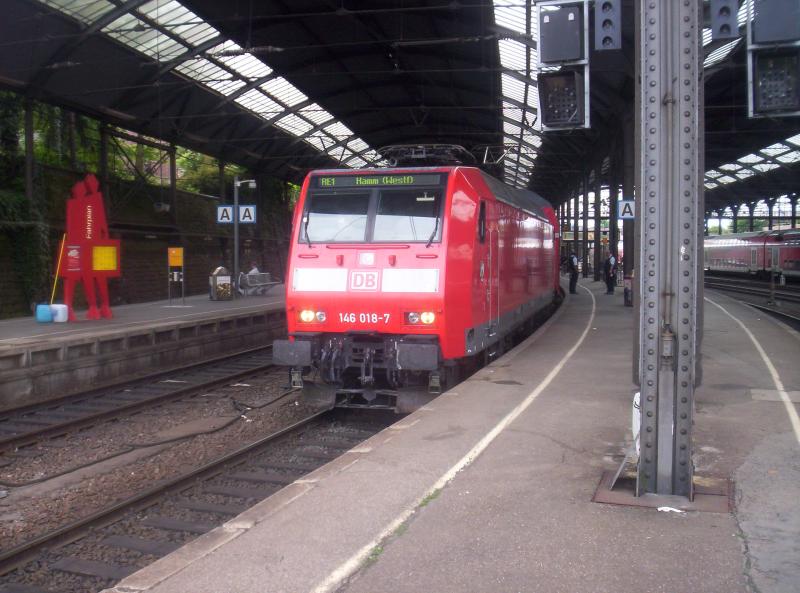 146 018-7 im Juli 2005 im Aachener Hbf als RE 1  NRW-Express  nach Hamm(Westf)