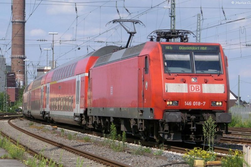 146 018-7 mit dem RE6 bei der Einfahrt in Bielefeld