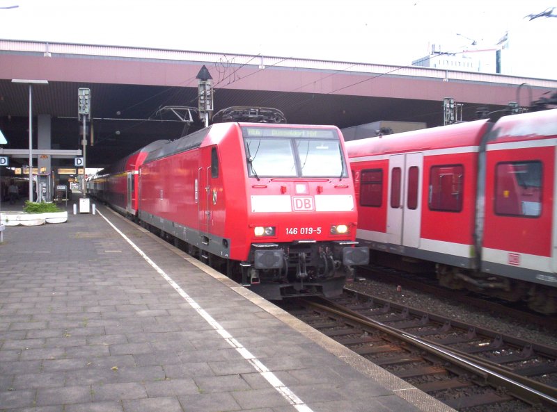 146 019-5 auf dem Weg in die Abstellanlage von Dsseldorf. Dieser Zug kam grade aus Minden(Westf)