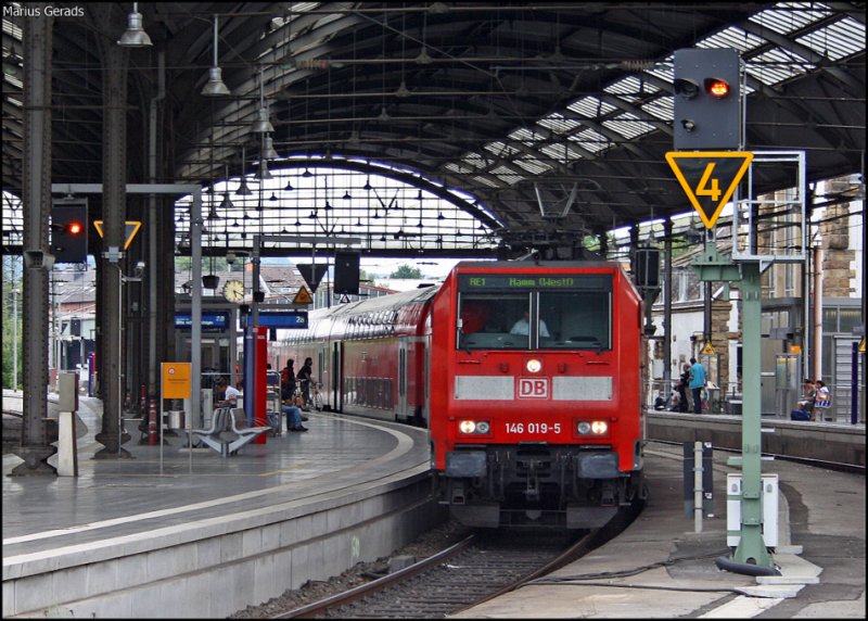 146 019 steht mit dem RE10133 nach Hamm abfahrbereit in Aachen Hbf 12.8.2009