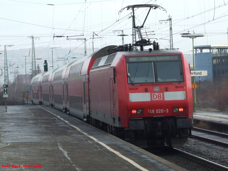 146 020-3 schiebt einen RE6 nach Minden (Westf.) aus dem Bahnhof Herford. (02.01.2008)