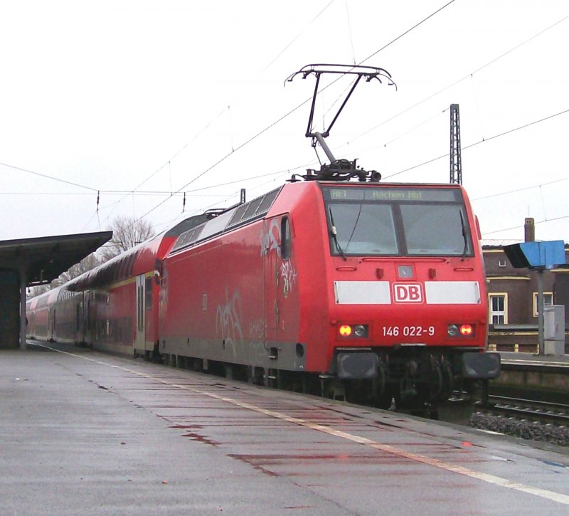 146 022-9 am ende des RE1 nach Aachen Hbf in D-Benrath am 28.01.2007