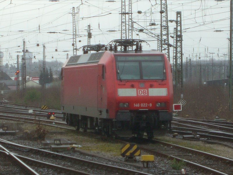 146 022-9 wartet am 12.03.08 im Bahnhof Hamm auf den nchsten Einsatz.