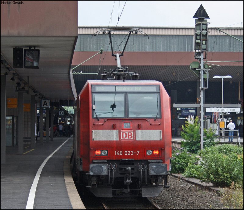 146 023 mit dem RE5 nach Koblenz Hbf bei der Einfahrt in D�sseldorf Hbf 11.8.2009