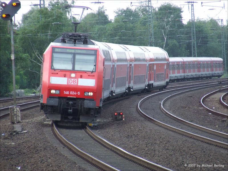 146 024-5 mit dem RE1 nach Hamm Hbf kurz vor dem Bochumer Hbf. Bochum Ehrenfeld 29.8.07