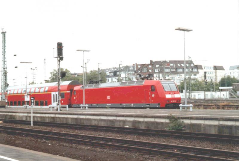146 026 mit dem NRW-Express Aachen-Hamm in Dsseldorf Hbf.