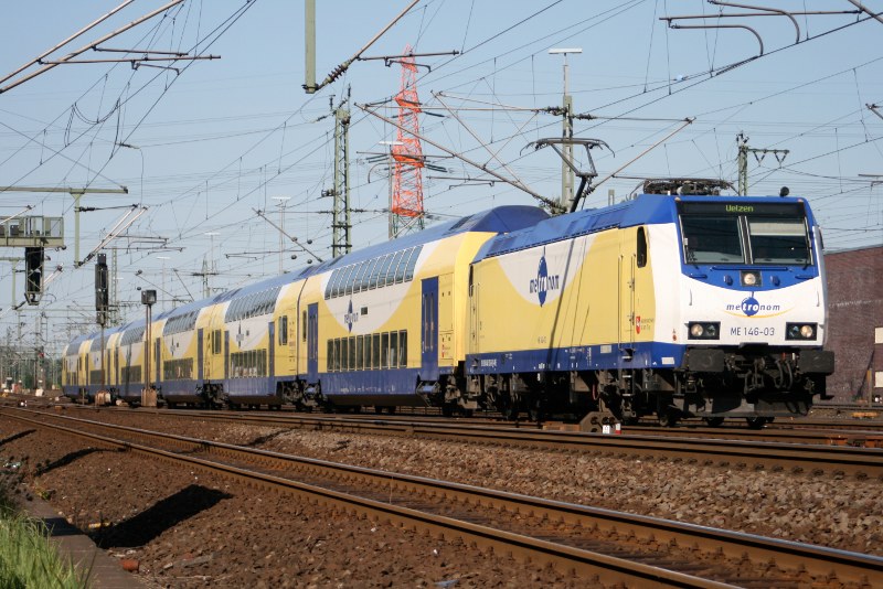 146-03 mit einem Metronom nach Uelzen kurz vor Harburg (19.08.2009)