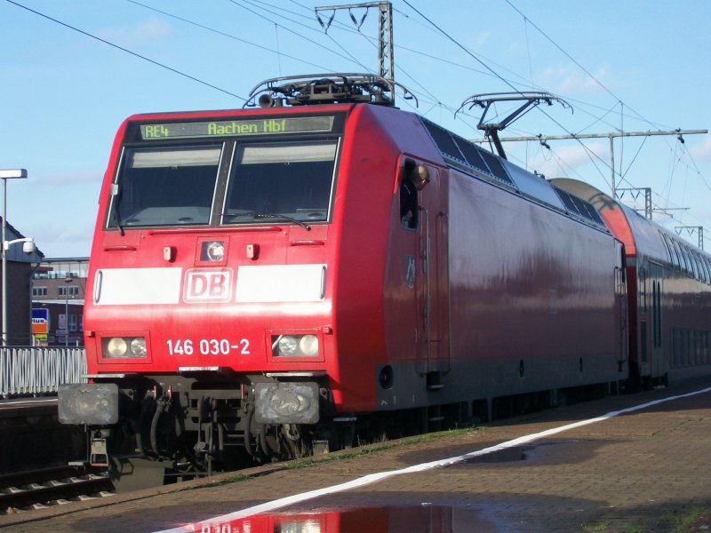 146 030-2 als RE 4  Wupper-Express  von Dortmund Hbf nach Aachen Hbf in Rheydt Hbf am 14.01.2007