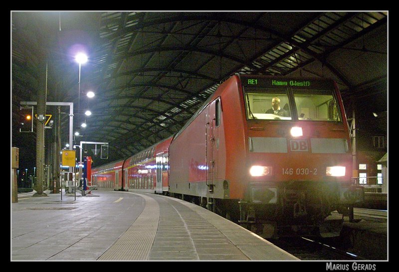 146 030-2 steht mit dem RE10135  NRW-EXPRESS  in Aachen Hbf abfahrtsbereit richtung Hamm (Westf.)
