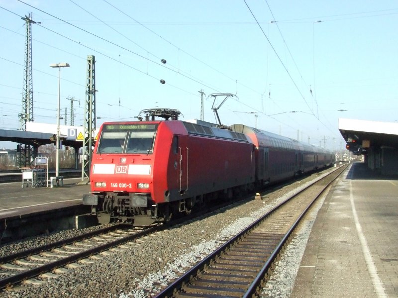 146 030 steht mit einem RE im Bahnhof Hamm (Westf) zur Abfahrt in Richtung Dortmund bereit. (02.01.2008)