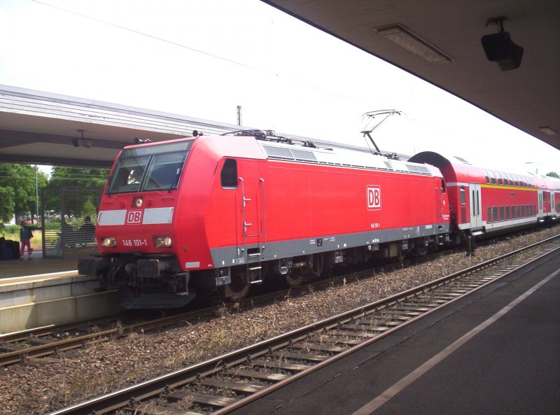 146 101-1 als RE 70 (Bielefeld-Braunschweig) heute am 27.06.2006 in Minden(Westf)