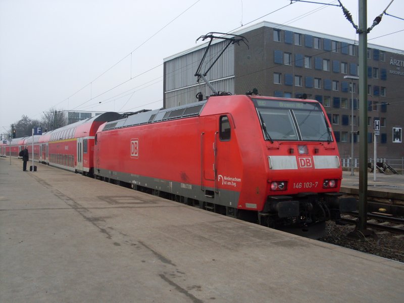 146-103-7 schiebt am 02.02.2009 ihren RE von Hannover nach Bremen