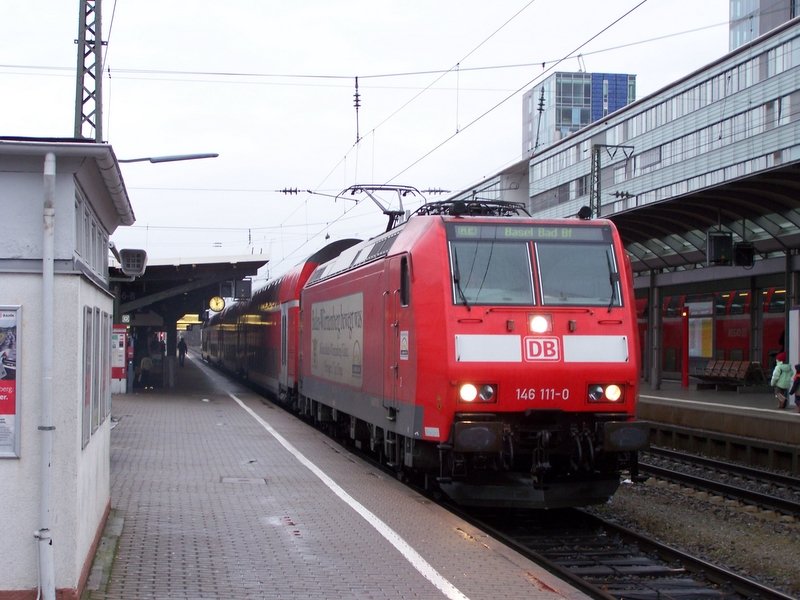 146 111-0 als RE 31019 von Offenburg nach Basel Bad Bf bei seinem knapp 15 Mintigem Aufenthalt in Freiburg(Brsg) Hbf. 05.01.08