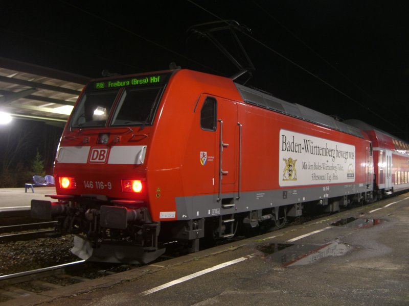 146 116-9 mit einer RB Richtung Freiburg Hbf in Freiburg Wiehre am 10.12.2006