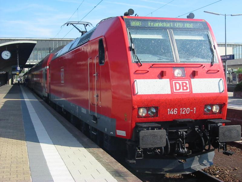 146-120 wartet in Heidelberg auf ihre Abfahrt nach Frankfurt a. M.
