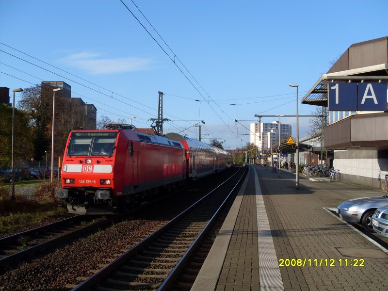 146 126-8 mit RE im Bahnhof Peine (November 2008)