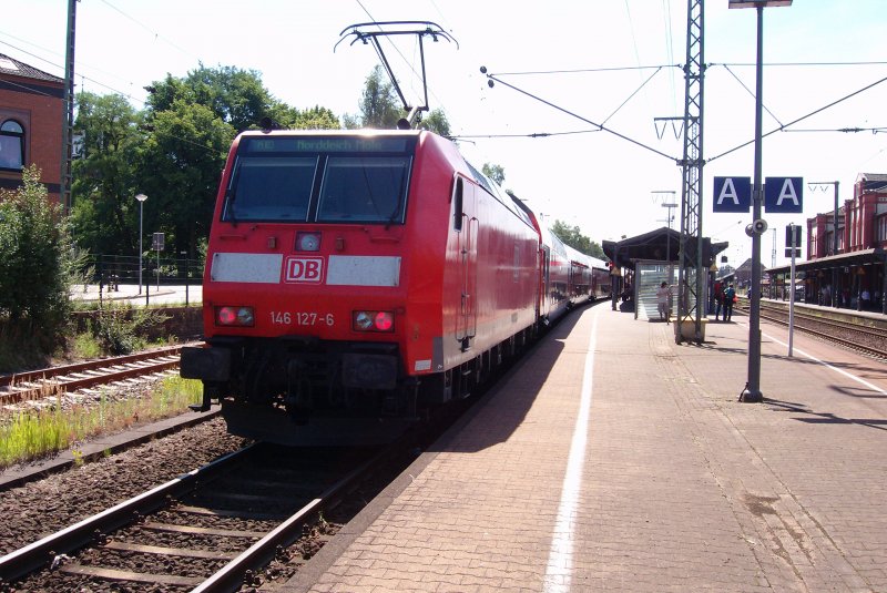 146 127 mit einem RE von Hannover nach Norddeich Mole in Leer wo der Zug Kopf macht.