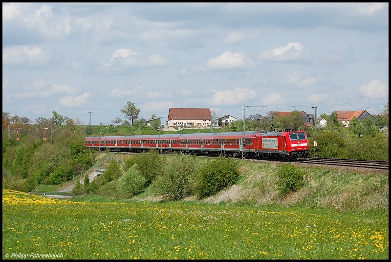 146 202 befrdert zur Mittagszeit des 03.05.08 RE 19932 von Nrnberg Hbf nach Stuttgart Hbf, aufgenommen am Km 77,8 der Remsbahn (KBS 786) in Hhe Aalen-Oberalfingen. Planmig wird hier im Regio-Verkehr mit Triebwagen gedieselt und das in der Regel via Brenzbahn nach Ulm. Am 03.05.08 und 04.05.08 erfolgte eine Streckensperrung auf der Murrbahn, sodass der gesamte Durchgangsverkehr ber Remsbahn - Aalen - Obere Jagsttelbahn umgeleitet wurde.