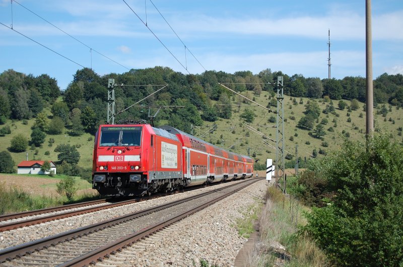 146 203-5 zog am 24.08.07 einen Regionalzug nach Mosbach-Neckarelz, hier bei Urspring an der Filsbahn aufgenommen.