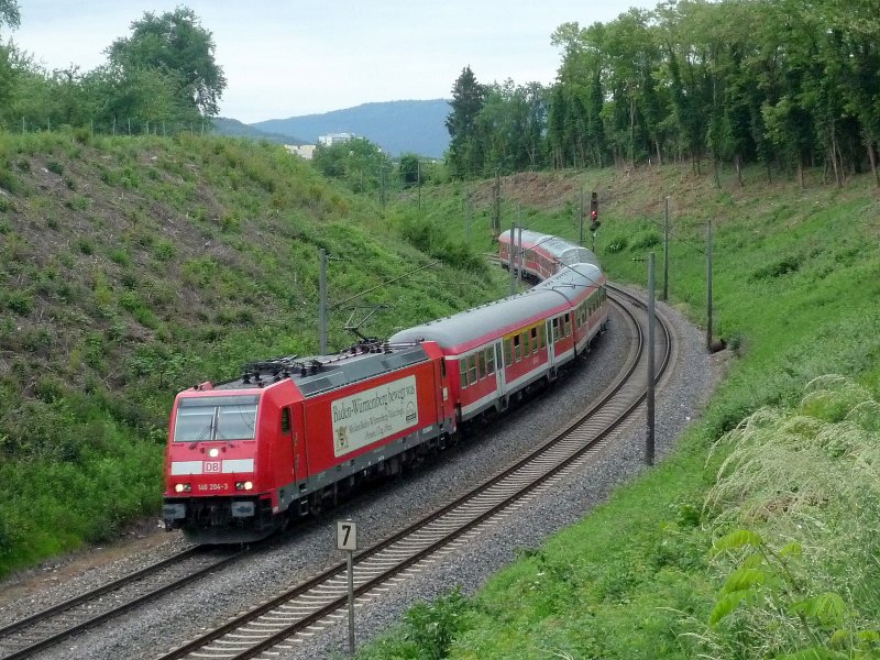 146 204-3 beschleunigt mit RE 19606 Singen(Htw) - Stuttgart Hbf aus Singen am Hohentwiel. 28.05.09